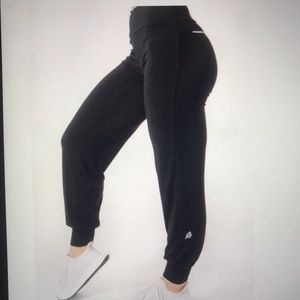 P’tula Brandi Carefree Jogger - Ebony M